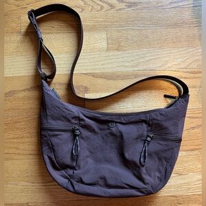 Lululemon Slouchy Sling Bag 6L, brown, new without tags — never used!